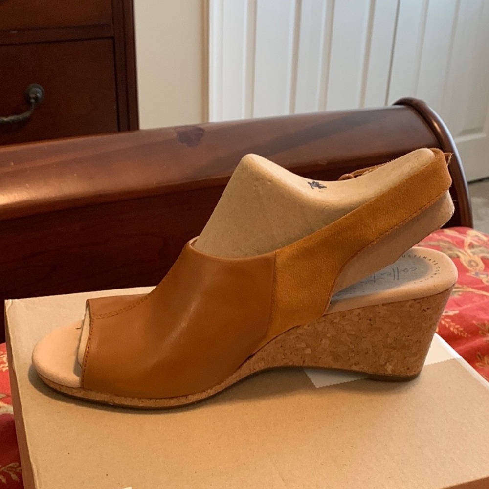 Clarks Wedge Sandal, tan, size 10